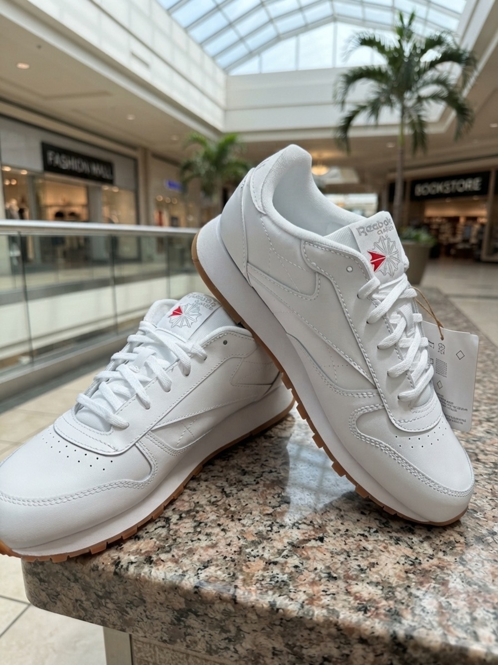 Reebok White Classic Leather Sneakers with Gum Sole Size 7 men/8.5 women NEW